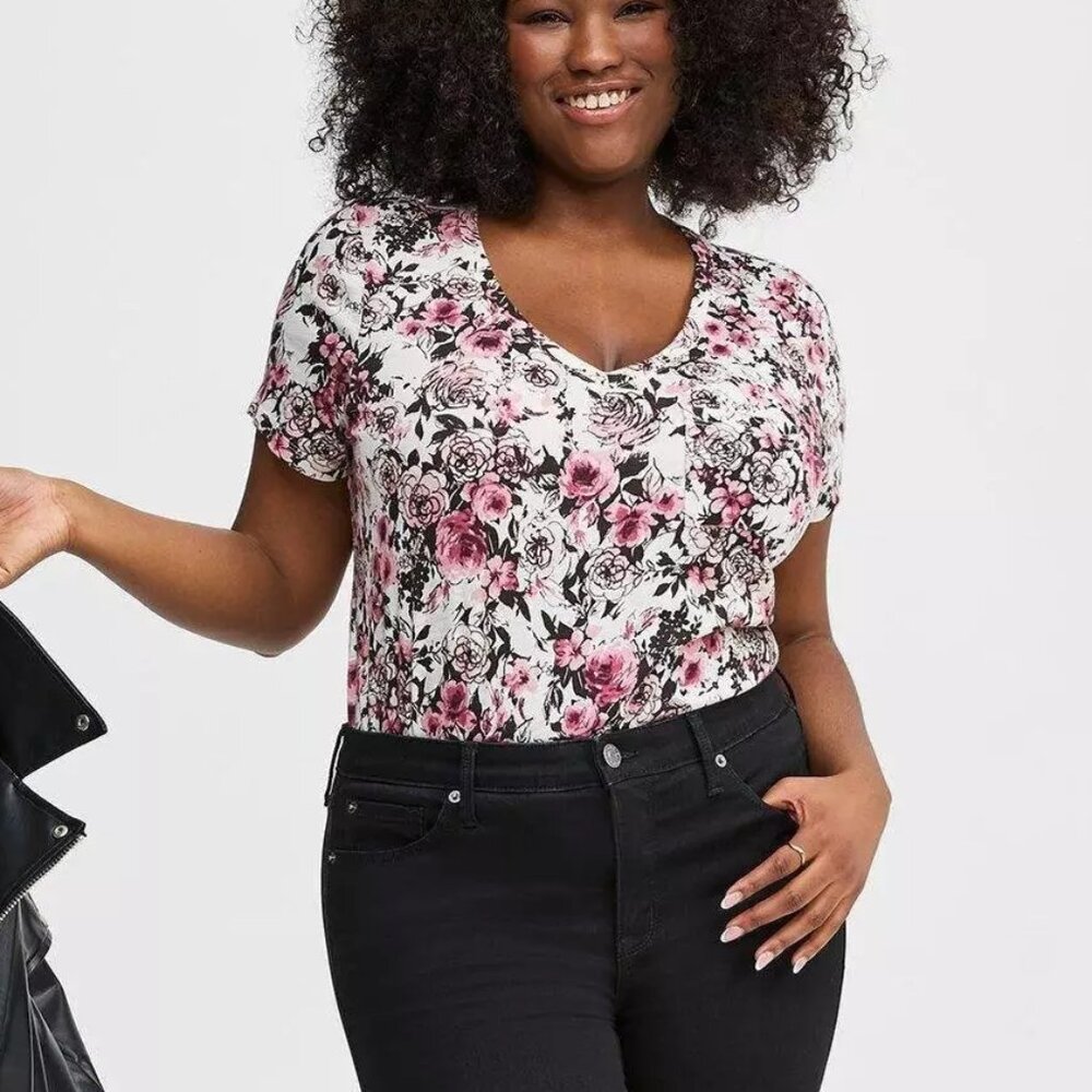 ❤️NWT TORRID TEE - FLORAL PRINT POCKET TEE V-NECK, SOFT COTTON SLUB - 3X